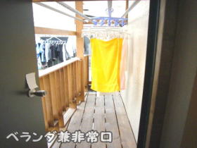 ベランダ兼非常口