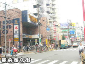 駅前の商店街